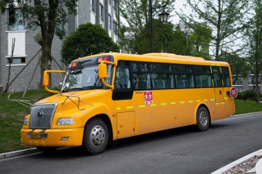 Chongqing jiangbei ilçe tieshanping Yetimhanesi okul otobüsü