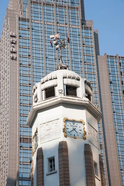Chongqing city landmark "Wyzwoleńczej monument" i handlowych podium — Zdjęcie stockowe