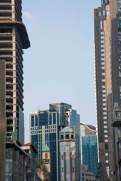 Chongqing city landmark "liberation monument" och kommersiella pallen — Stockfoto