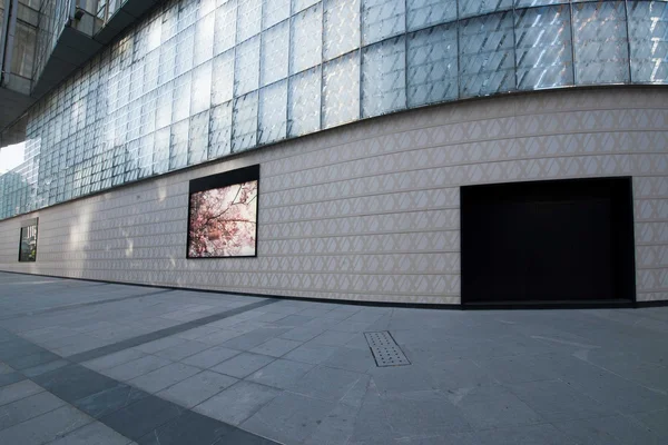 Yuzhong District Jiefangbei business district department stores Chu Mei Mei promenade window — Stock Photo, Image