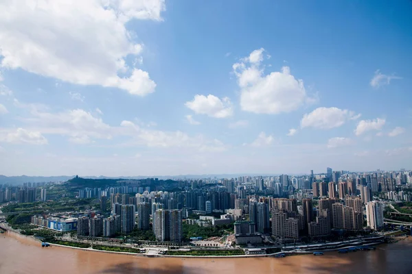 Distrito de Yuzhong, distrito de Jiangbei, península de Yuzhong y edificios — Foto de Stock