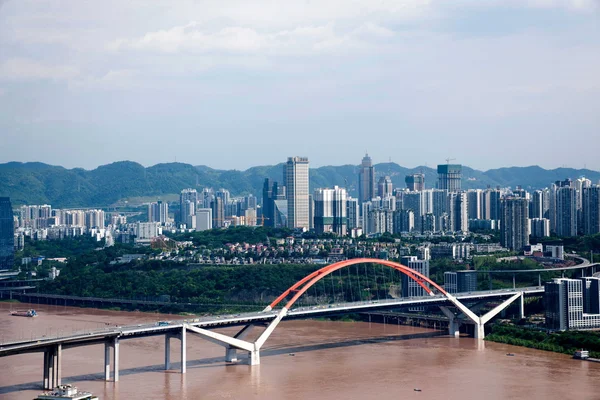 Le district de Yuzhong et la région de South Bank et le pont de la rivière Caiyuanba Yangtze — Photo