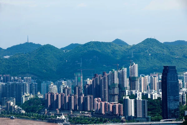 Distrito de Yuzhong, distrito de Jiangbei sur tres podio — Foto de Stock