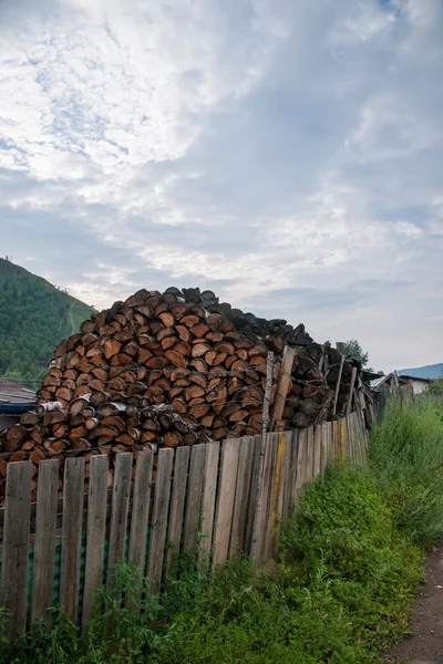 Mongolia Interior Hulunbeier Tai Hing Lam district Root River City Mangui town houses firewood on doors — Foto de Stock