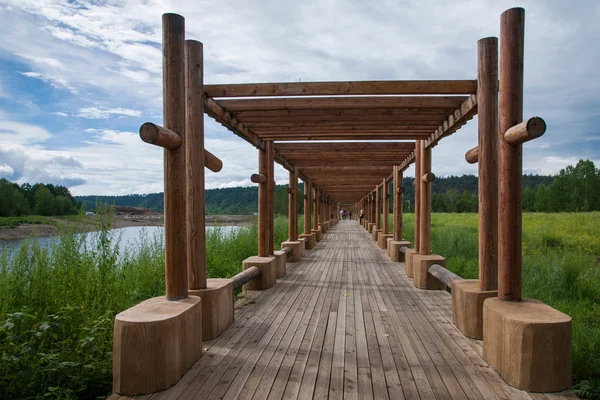 Daxinganling Michelles, heilongjiang provinsen arktiska byn arktiska floden sandrev strandpromenaden skogsindustrins — Stockfoto