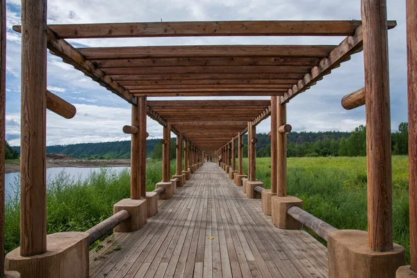 Daxinganling Michelles, heilongjiang provinsen arktiska byn arktiska floden sandrev strandpromenaden skogsindustrins — Stockfoto