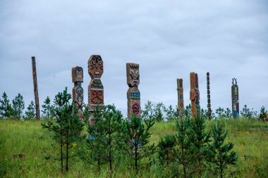 daxinganling mohe, heilongjiang province arctic Köyü Kuzey Milli Parkı kurban sunağı kuklalar