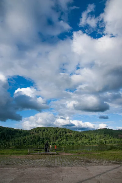 Daxinganling Denisa, heilongjiang provincie heilongjiang řeka v arktických vesnici — Stock fotografie