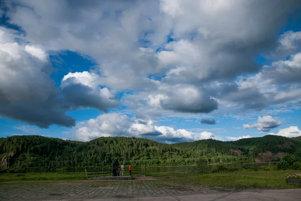 Daxinganling Michelles, heilongjiang-provinsen, heilongjiang floden i arktiska by — Stockfoto