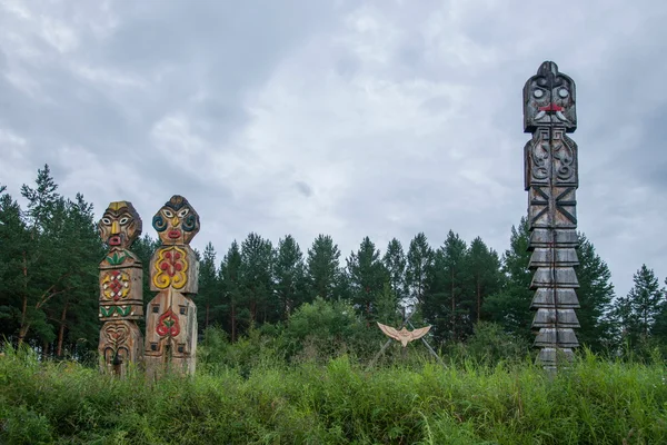 Daxinganling mohe, heilongjiang province arctic Köyü Kuzey Milli Parkı kurban sunağı kuklalar — Stok fotoğraf