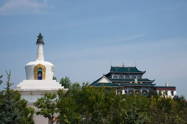 Chagan lake, een van de beroemde tempel van het Tibetaans Boeddhisme Tibetaanse vrede---miaoyin baita tempel — Stockfoto