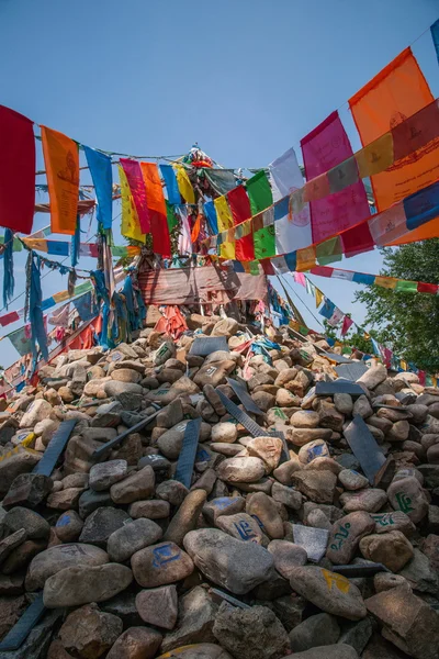 Lago Chagan um dos famosos templos budistas tibetanos montes Miao Templo de obo — Fotografia de Stock