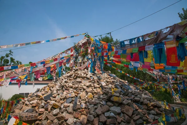 Chagan jezero, jeden z slavných Tibetský buddhistický chrám mohyly---miao chrám obo — Stock fotografie