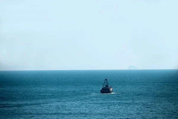 Shenzhen, guangdong dapeng Halbinsel in Südossetien Stadt Fischerbootverkehr — Stockfoto