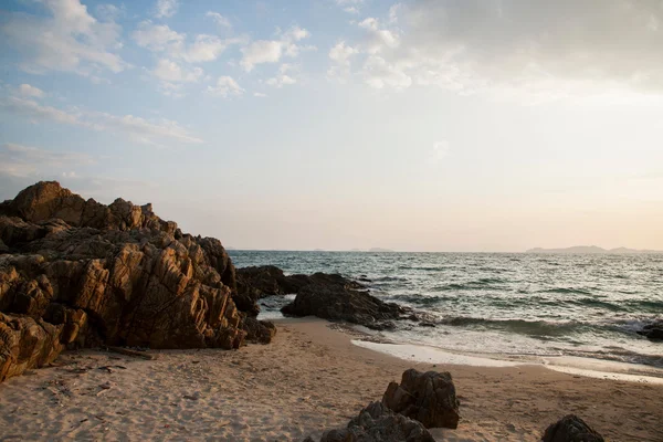 大鵬半島、深圳、広東省ダヤ湾 yangmeikeng 南オセチア町の魅力を朝のビーチの — ストック写真