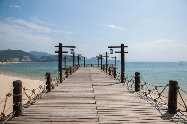 Shenzhen, Guangdong Province Dameisha Waterfront Park golden coastline Valentine bridges — Stock Photo, Image