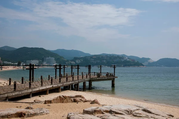 Shenzhen, guangdong eyaleti dameisha sahil park altın kıyı şeridi Sevgililer köprüler — Stok fotoğraf