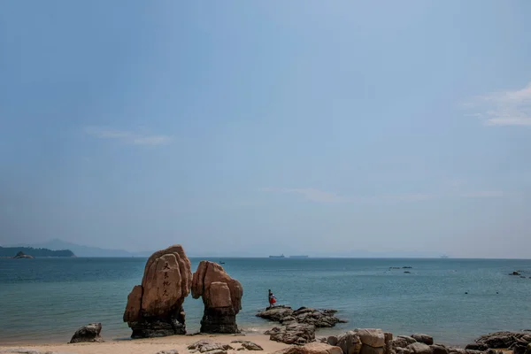 Shenzhen, guangdong provinsen dameisha waterfront park Guldkusten "forever" reef — Stockfoto