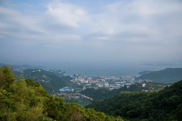 Shenzhen Stadt, Provinz Guangdong, östlich Dameisha Dschungel mit Blick auf die Seilbahnstation der Linie 1 Rittertal, Okt Öko-Park — Stockfoto