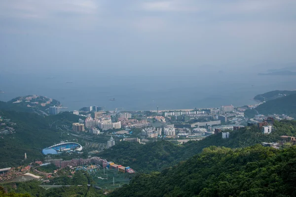 Shenzhen Stadt, Provinz Guangdong, östlich Dameisha Dschungel mit Blick auf die Seilbahnstation der Linie 1 Rittertal, Okt Öko-Park — Stockfoto