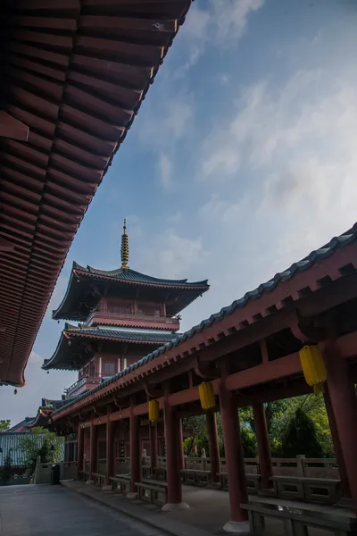 Shenzhen city, Guangdongprovinsen, east dameisha huaxing tempel — Stockfoto