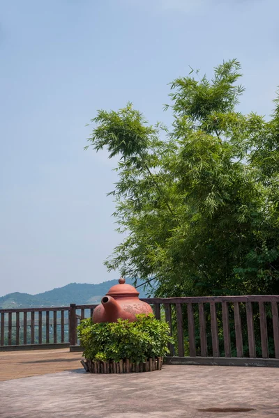 Shenzhen City, Provincia de Guangdong, East Dameisha Tea Stream Valley Ancient Tea Town Square Teapot — Foto de Stock