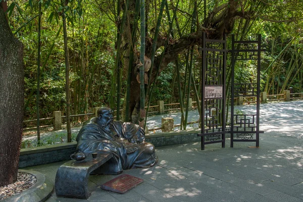 Città di Shenzhen, Provincia del Guangdong, East Dameisha Tea Stream Valley Antica città del tè Banpo Street cultura del tè scultura ritratto — Foto Stock