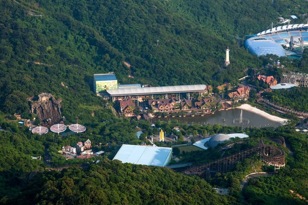 Ville de Shenzhen, province du Guangdong, jungle d'East Dameisha surplombant la station de téléphérique sur la ligne 1 Knight Valley, écoparc OCT East — Photo