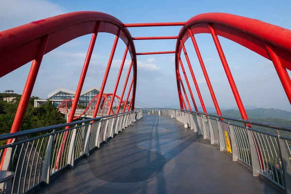 Shenzhen stad, guangdong provincie, Oost-dameisha wandeling in de wolken bruggen — Stockfoto