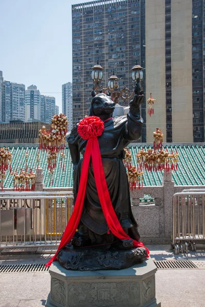 Kowloon, Hong Kong Wong Tai Sin Temple Zodiac copper statue — Stock Photo, Image