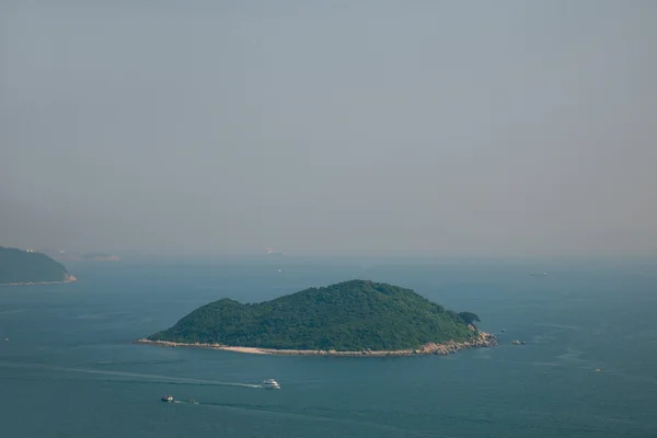 Ocean Park Hong Kong Ocean Park Tower con vistas al mar de China Meridional en barco histórico — Foto de Stock
