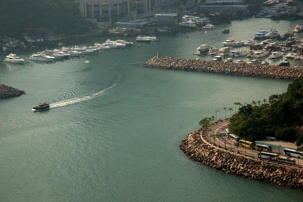 Ocean park hong kong ocean park tower med utsikt över dalen av kanalen yacht aberdeen — Stockfoto