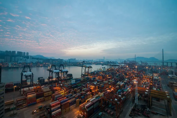 Dawn hong kong kontejnerového terminálu — Stock fotografie