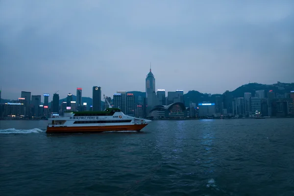 Dusk in Kowloon, Hong Kong Victoria Harbor — Stock Photo, Image
