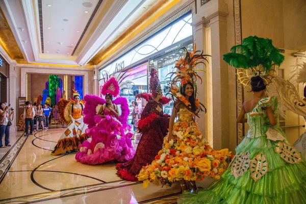 Выступления Crystal Fairy в казино Macau Galaxy Casino — стоковое фото