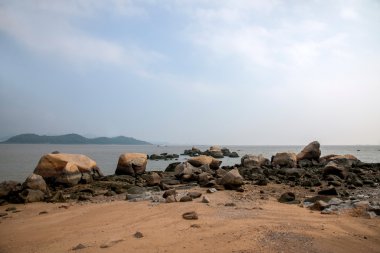 Zhuhai, guangdong weg waterkant bekleed met rock liefhebbers