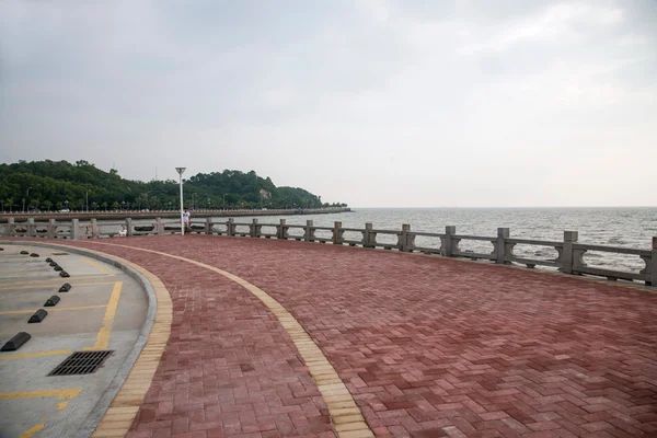 Zhuhai City, Guangdong Province, Zhong Ling Kok Tsui seafood lovers marina parking Lookout — Stock Photo, Image