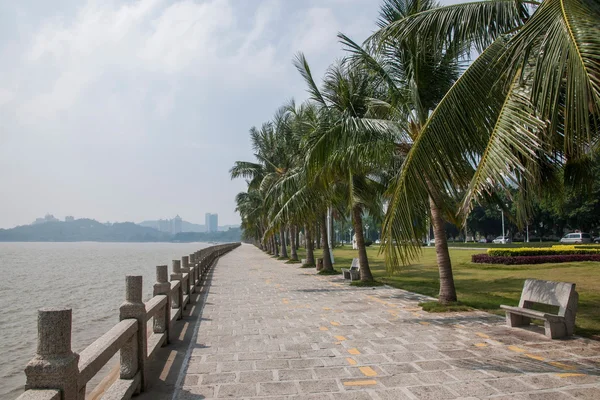 Road, zhuhai, guangdong par strandpromenaden — Stockfoto