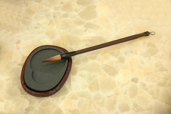 Четыре сокровища Китая - кисть и чернильный камень
