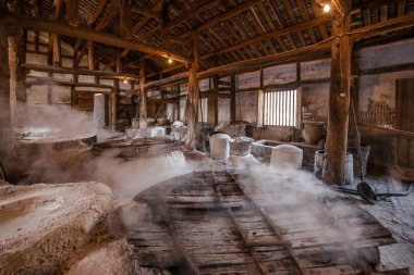 Zigong 1000 metre eski tuz - güneş deniz wells Harabeleri antik geleneğini yeniden zanaat atölyeleri tuz.