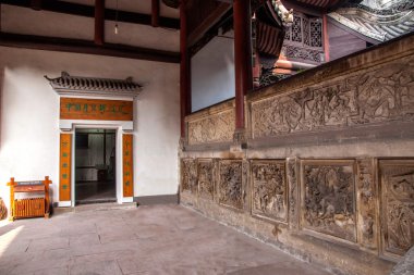 Zigong tuz Müzesi tuz teknoloji historica taş duvar önünde, tarihi taş efsanevi figürleri ve olaylar