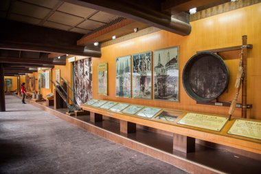 Zigong city, sichuan zigong tuz tuz Müzesi gösteri art arda sondaj, kuyu, salamura kullanılan çeşitli araçlar