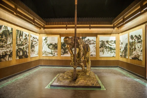 Museo del sale di Zigong Tecnologia del sale Historica grande scultura "Operaio di perforazione del sale " — Foto Stock