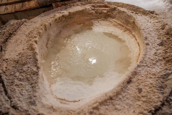 Zigong one thousand meters ancient salt - Sun Sea wells ruins reproduce the ancient tradition of salt craft workshops — Stock Image Zigong one thousand meters ancient salt - Sun Sea wells ruins reproduce the ancient tradition of salt craft workshops Stock Image
