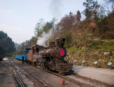 Leshan şehirde seyahat, sichuan qianwei kayo tren tren arı taş