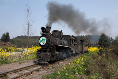 Leshan şehirde seyahat, sichuan qianwei kayo peri ayak tren istasyonları arasında küçük tren