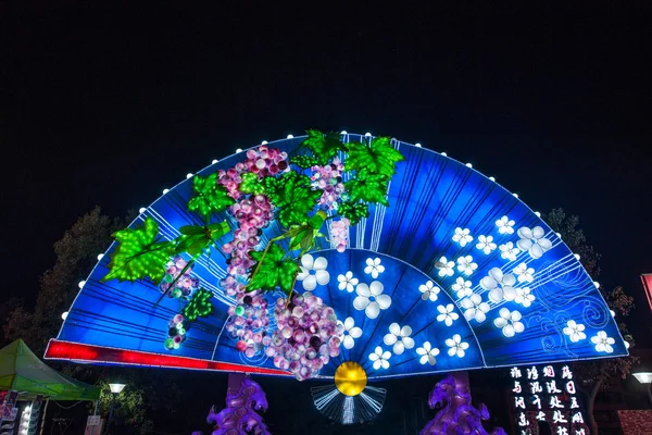 Dix-neuvième Zigong International Dinosaur Lantern Festival "Année propice de la Chine" la principale région — Photo