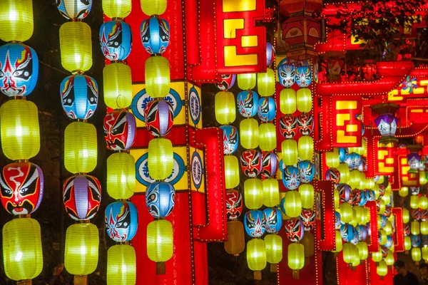 Décimo nono Zigong International Dinosaur Lantern Festival "Ano auspicioso da China" a principal área — Fotografia de Stock