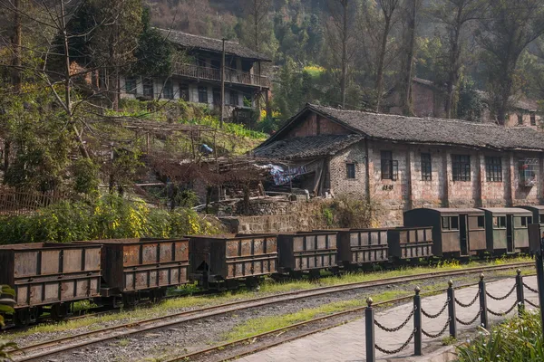 Leshan City, Sichuan Qianwei Kayo piccola stazione ferroviaria Huangcun pozzi eredità architettonica della rivoluzione culturale — Foto Stock