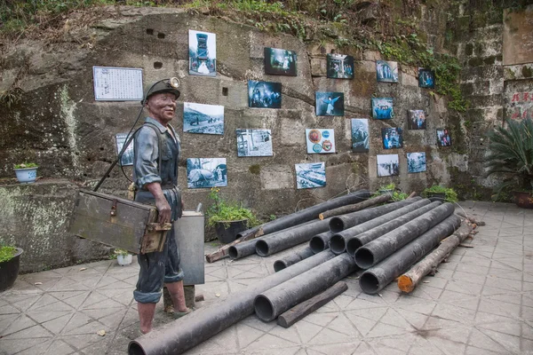 Leshan City, Sichuan Qianwei Kayo mine de charbon huangcun station de puits huangcun tête de puits sculpture de figure historique — Photo